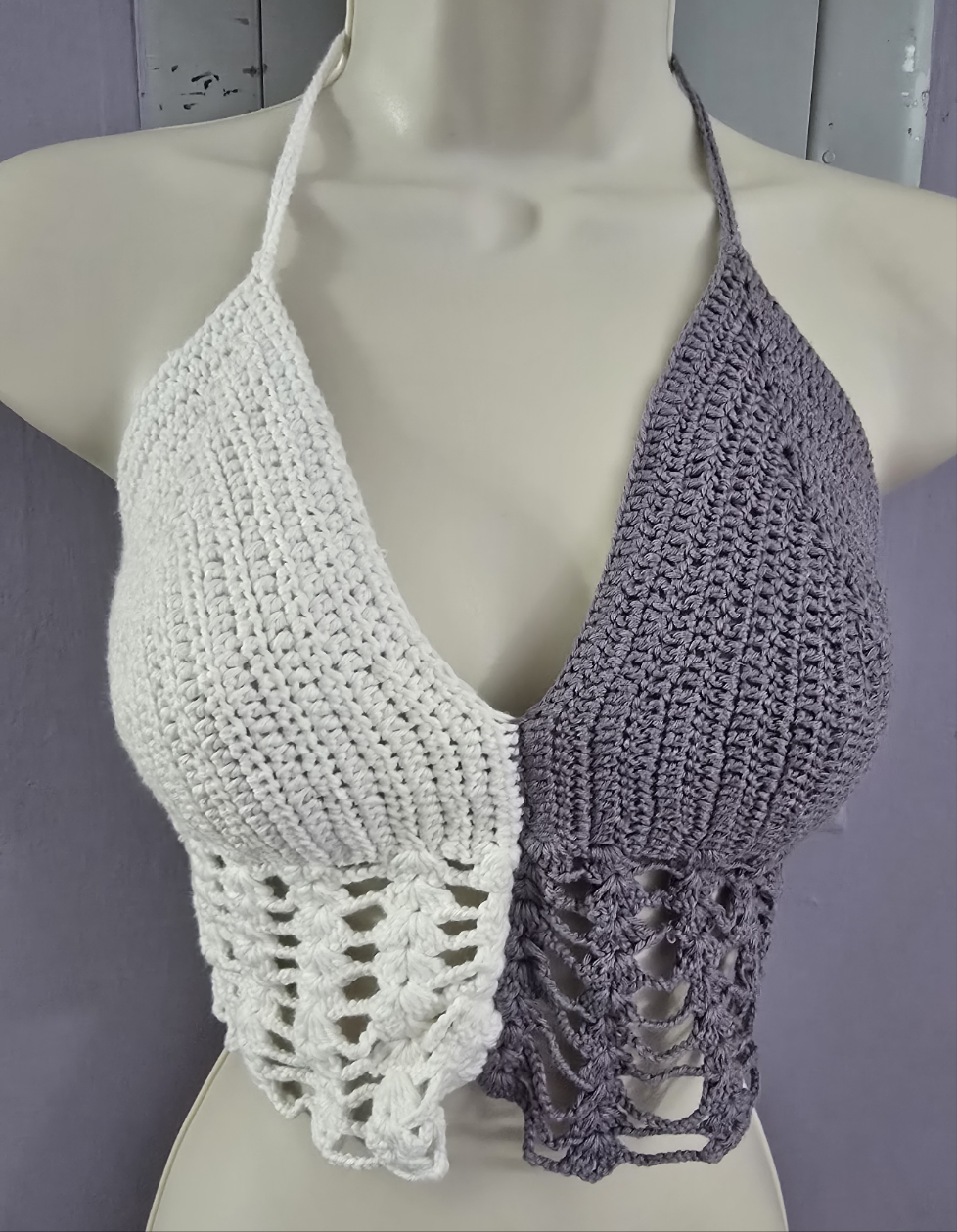 Haut au crochet gris et blanc taille M | Soldes taille M *