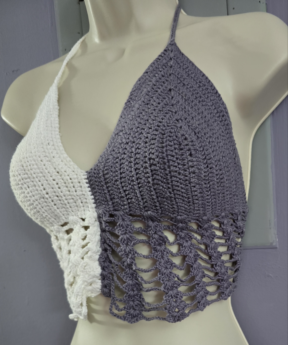 Haut au crochet gris et blanc taille M | Soldes taille M *